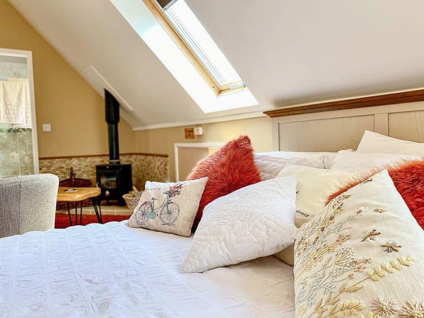 Sleeping area | The Little Lodge, Hannington Wick, near Fairford