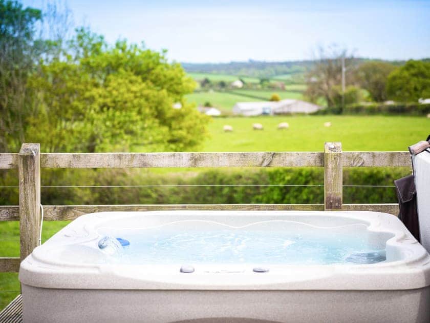Hot tub | Rivendell Glamping Pod - Well Farm Holiday Cottages, Holsworthy, near Launceston