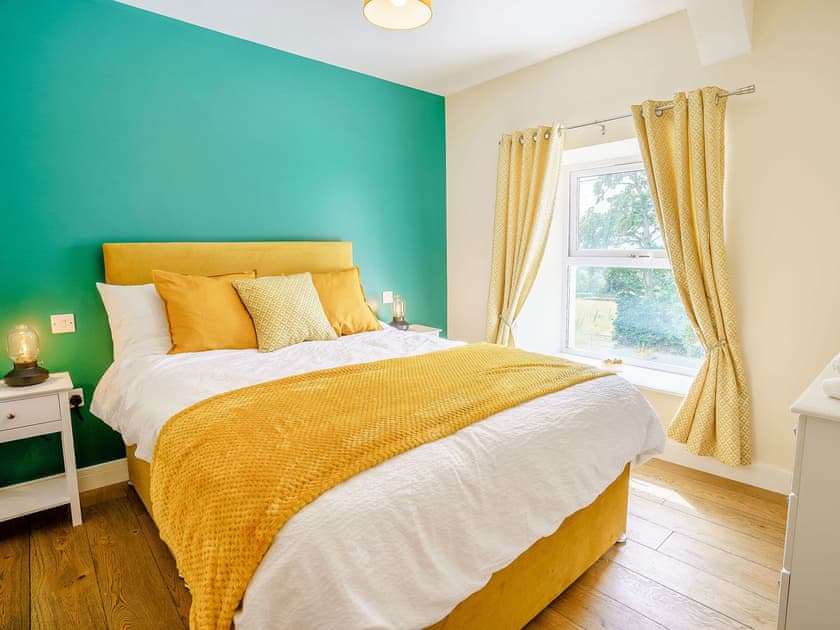 Double bedroom | Penlon Cwrws, Henllan
