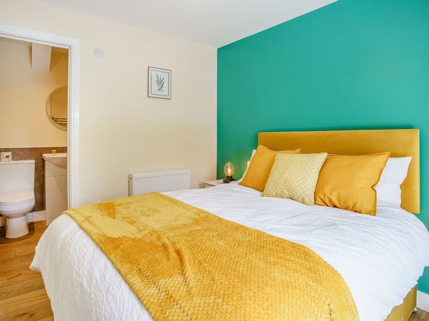 Double bedroom | Penlon Cwrws, Henllan