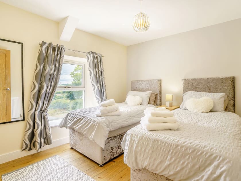 Twin bedroom | Penlon Cwrws, Henllan