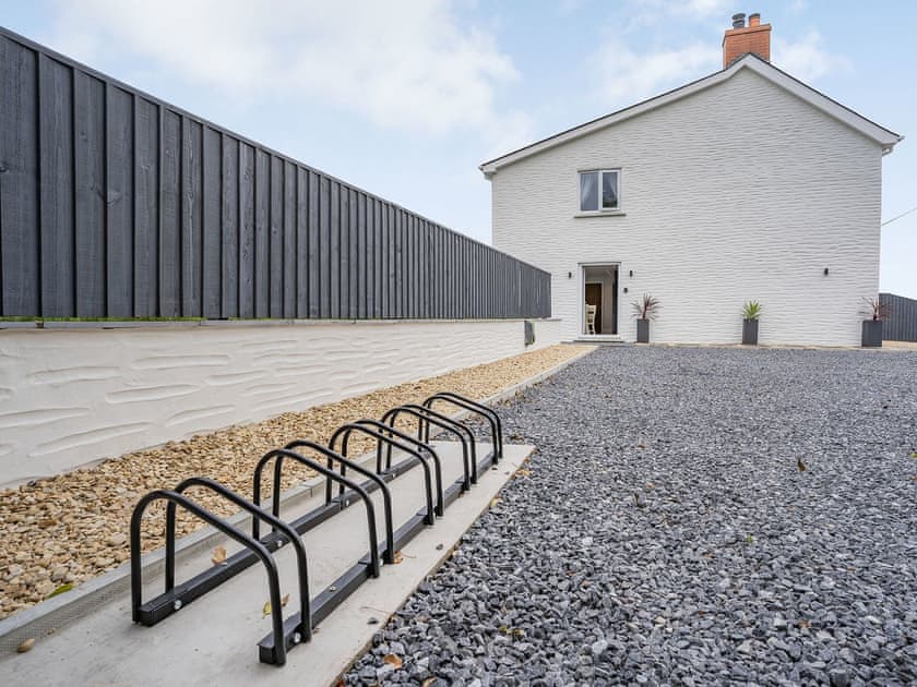 Exterior | Penlon Cwrws, Henllan