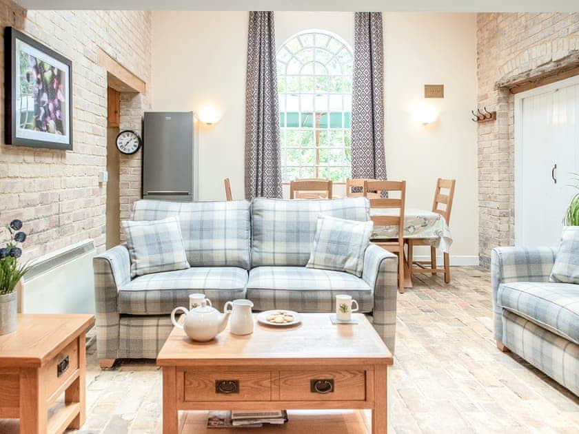 Living room/dining room | Stearn Cottage - Stowlangtoft Estate, Bury St. Edmunds