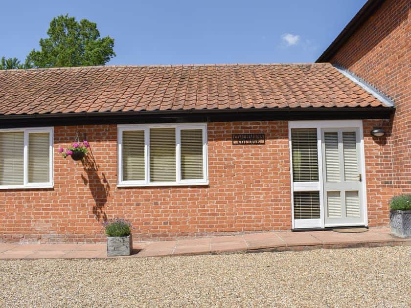 Exterior | Coachman’s Cottage - Yaxley Manor Cottages, Yaxley near Eye