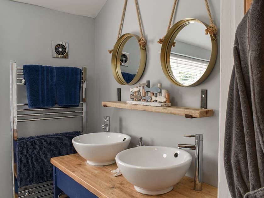 Shower room | Sanderlings - Suffolk Coastal Escapes, Pakefield
