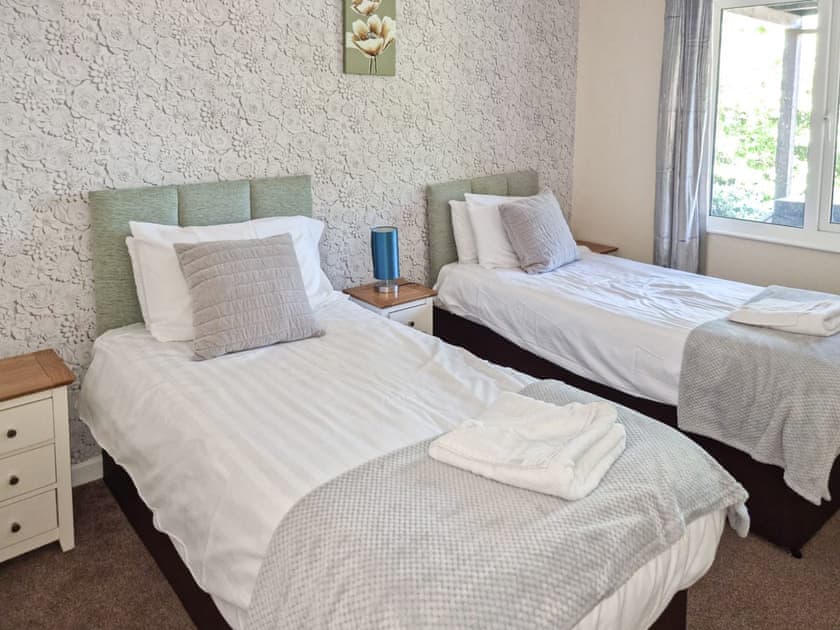 Twin bedroom | Valley Lodge 47, Gunnislake, near Callington