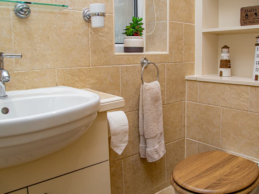 Bathroom | Harry’s Den, Alnwick