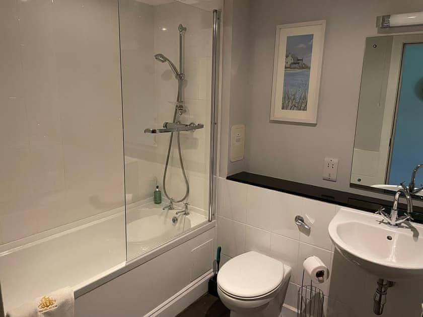 Bathroom | Raven Wing 1 - Ã€ite BrÄ“agha - Highland Club, Fort Augustus