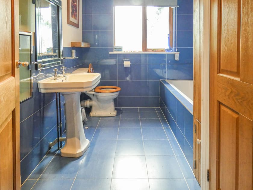 Bathroom | Hindscarth - Hindscarth Holidays, Camelford