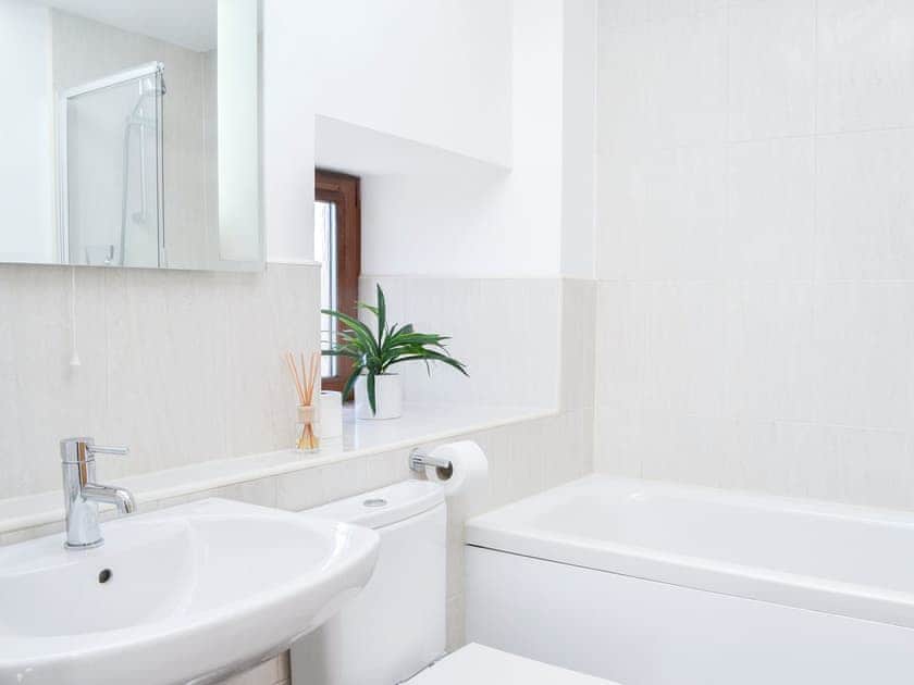 Bathroom | The Byre @ Camp Douglas, Castle Douglas