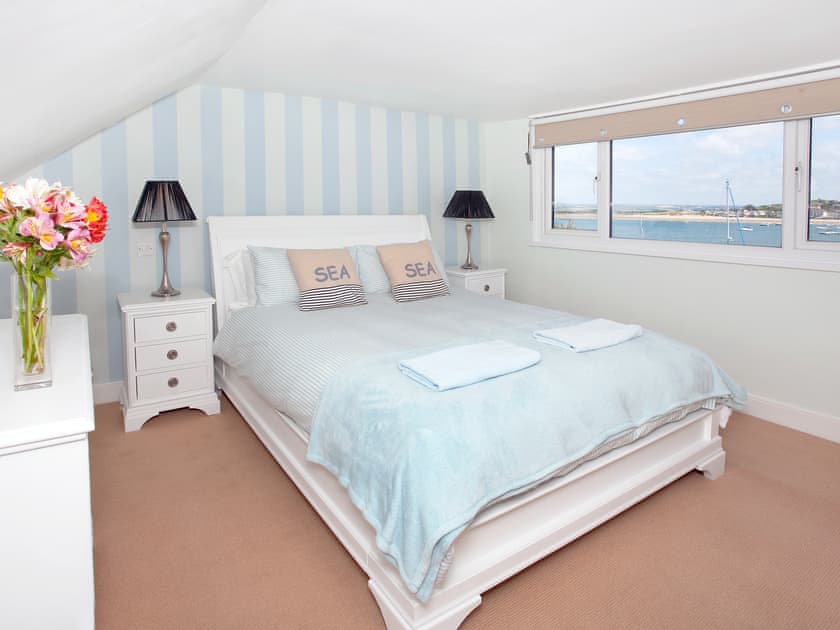 King size double bed with stunning views over the estuary | Shorewaters, Appledore, near Bideford