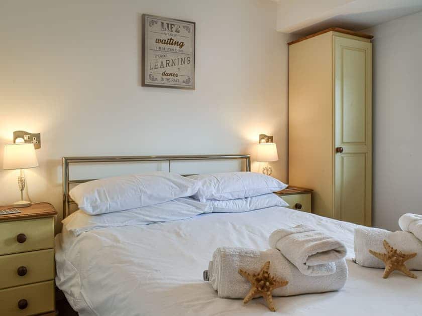 Double bedroom | Pennti Treth - Quarter Deck Apartments, Porth, near Newquay