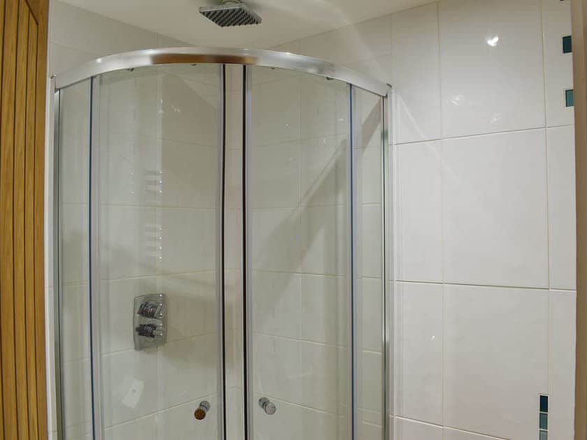 Shower room | Pennti Treth - Quarter Deck Apartments, Porth, near Newquay