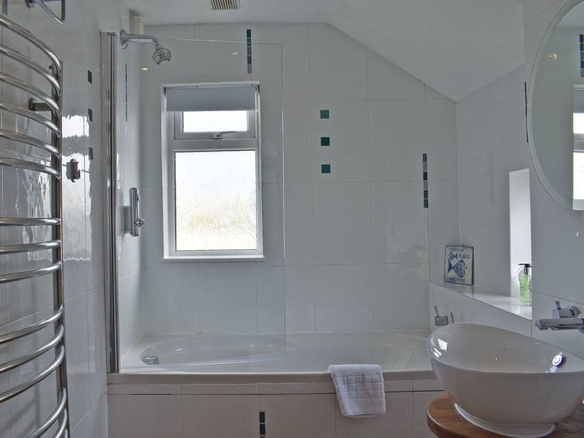Bathroom | Neyth Atlantek - Quarter Deck Apartments, Porth, near Newquay