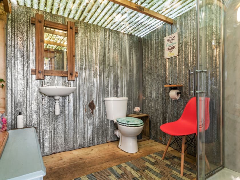 Shower room | Gwdihw - Tregoes Pods and Domes, Fishguard