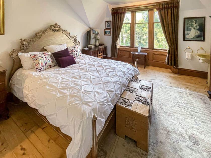 Double bedroom - Super Kingsize Bed | Avondhu House, Aberfoyle