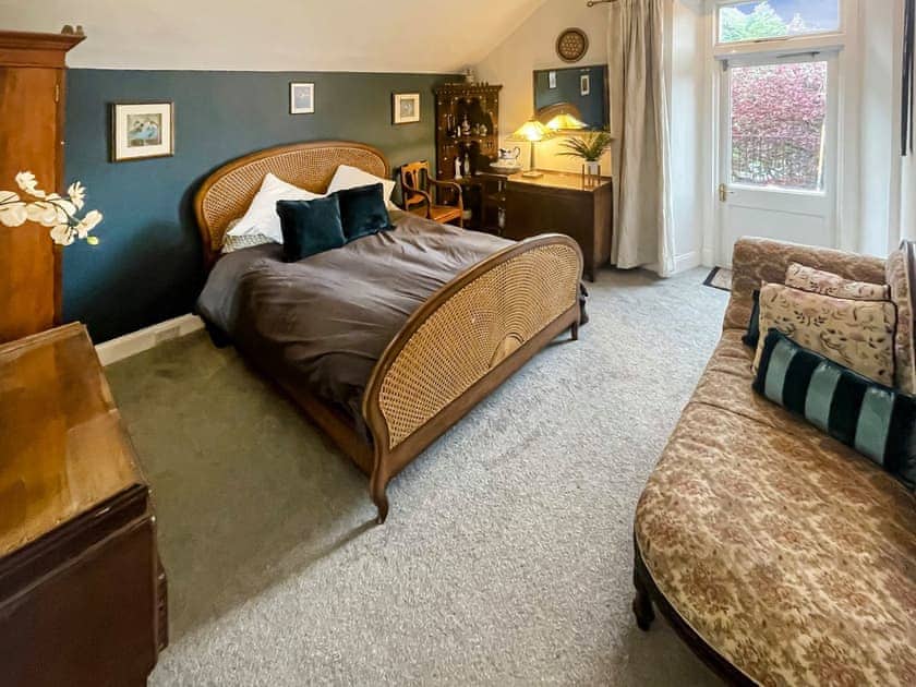 Double bedroom - Kingsize Bed | Avondhu House, Aberfoyle