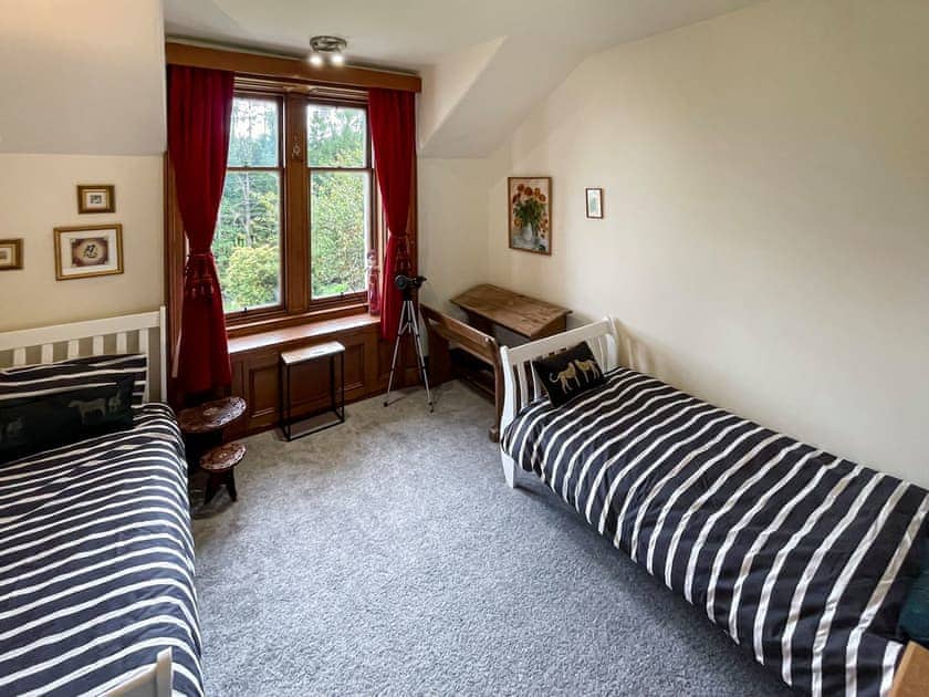 Twin bedroom | Avondhu House, Aberfoyle