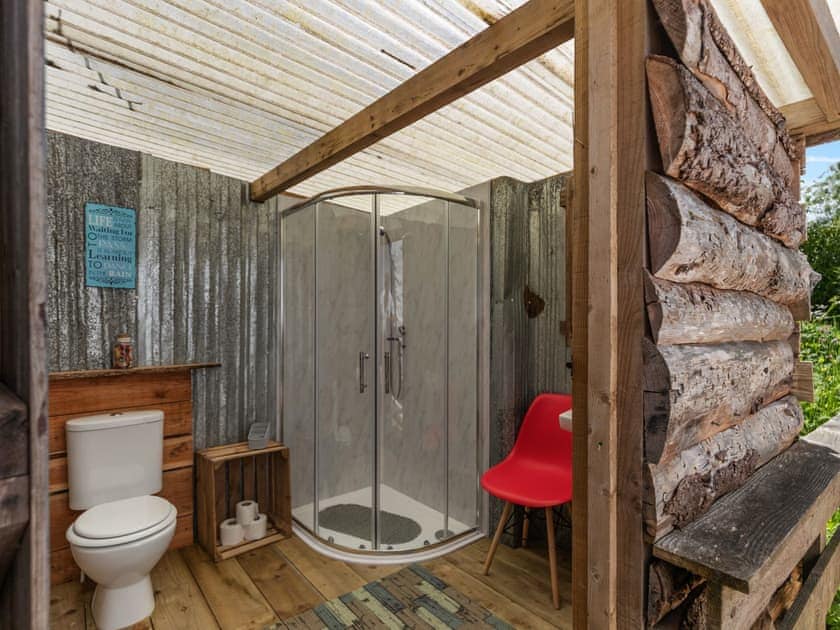 Shower room | Pila Pala - Tregoes Pods and Domes, Fishguard