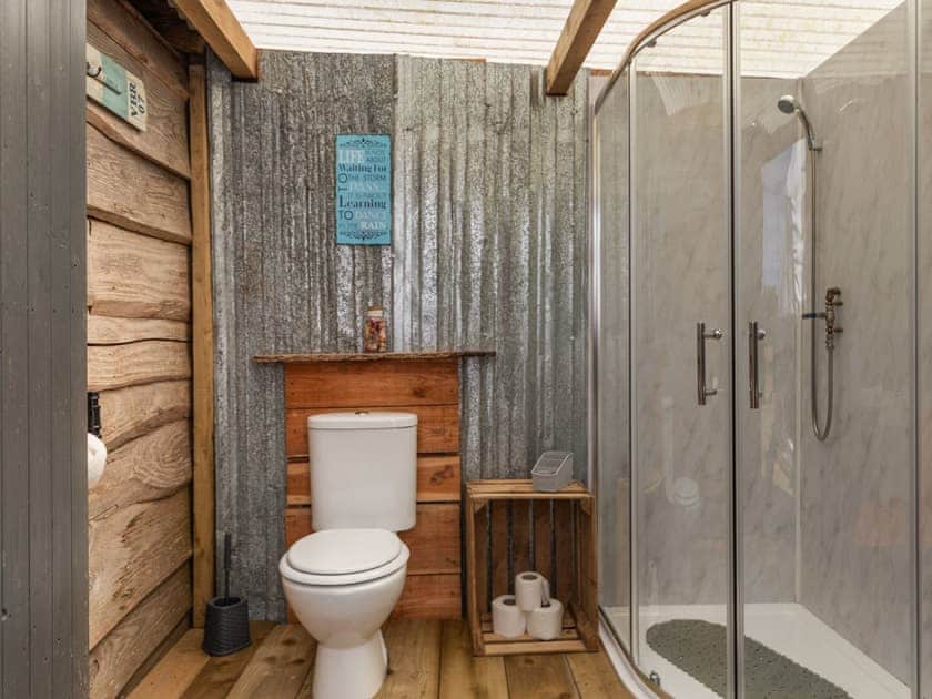 Shower room | Pila Pala - Tregoes Pods and Domes, Fishguard