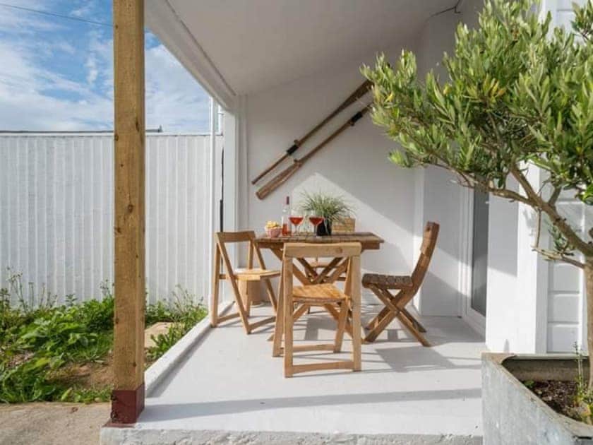 Sitting-out-area | The Gate - Coastguard Cottages, Freshwater