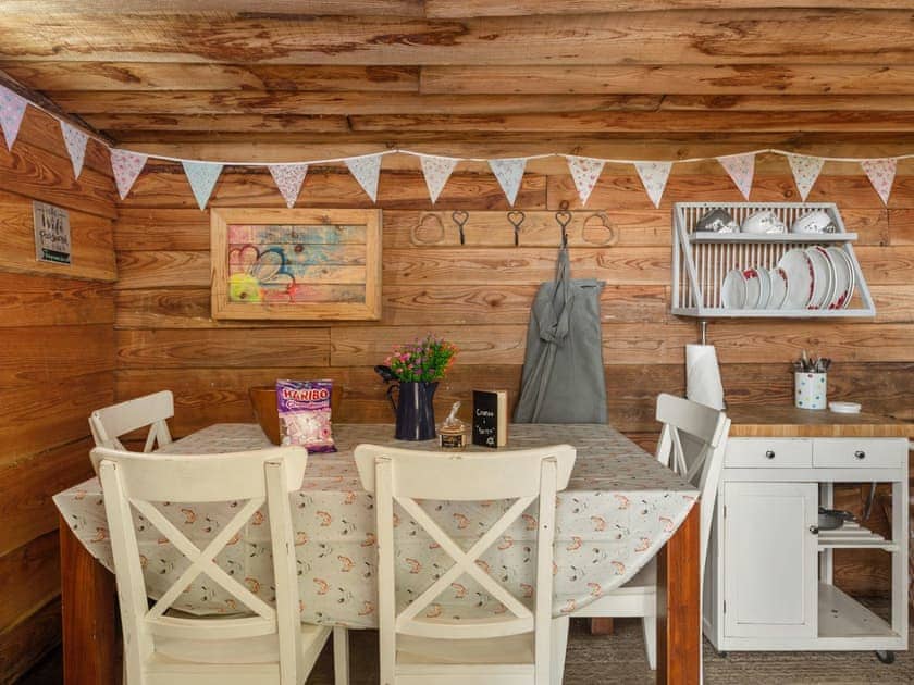 Kitchen/diner | Seren Saethu - Tregoes Pods and Domes, Fishguard