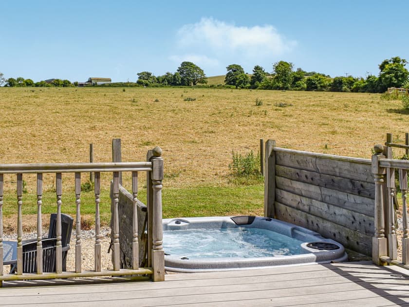 Hot tub | Buckland Lodge - Whitey Top Lodges, Pentridge