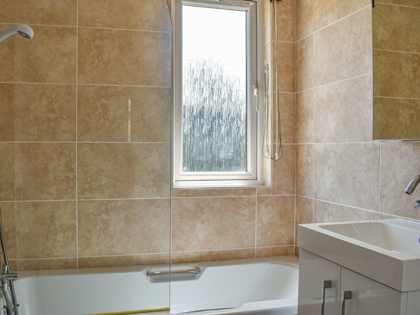 Bathroom | Buckland Lodge - Whitey Top Lodges, Pentridge
