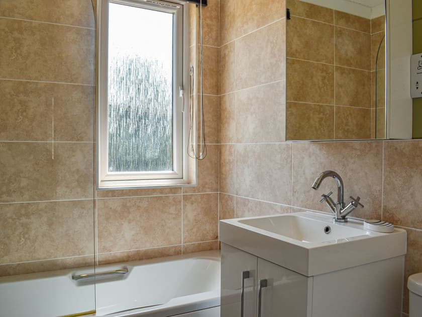 Bathroom | Buckland Lodge - Whitey Top Lodges, Pentridge