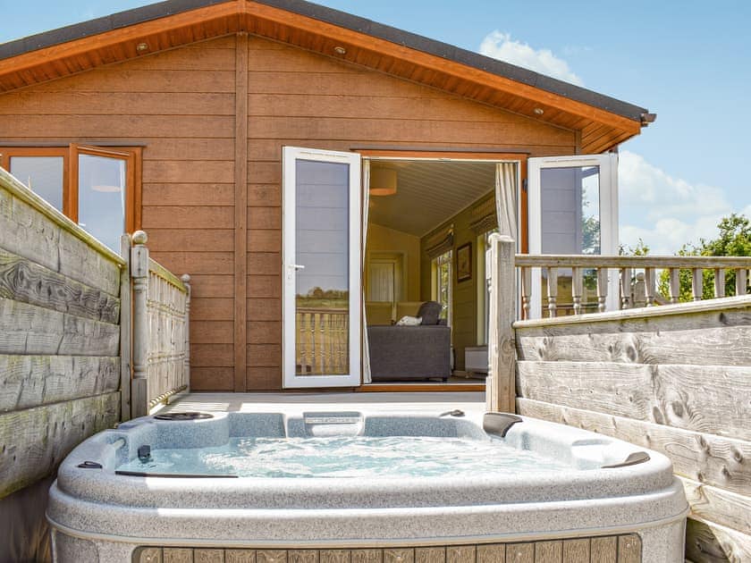 Hot tub | Buckland Lodge - Whitey Top Lodges, Pentridge