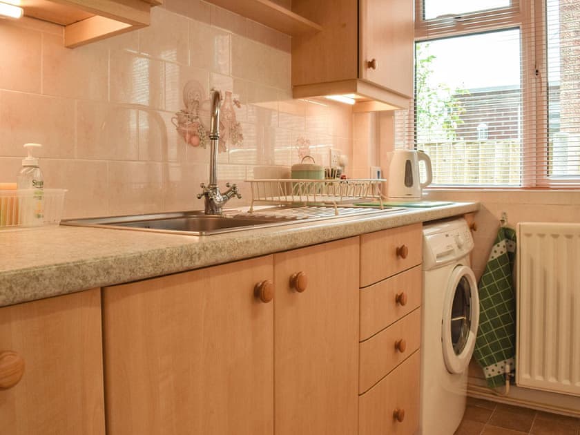Kitchen | Mona’s Bungalow, Wellesbourne, near Stratford-Upon-Avon