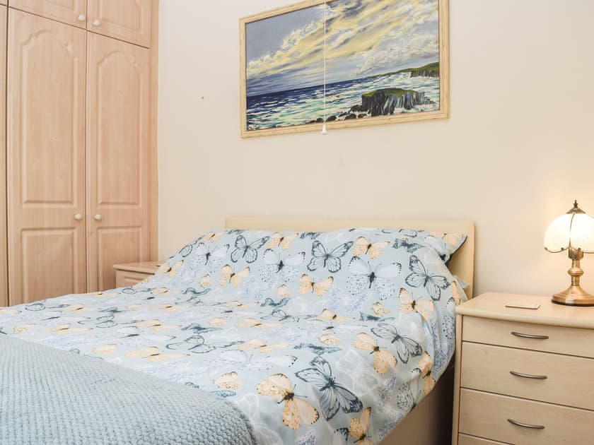 Double bedroom | Mona’s Bungalow, Wellesbourne, near Stratford-Upon-Avon