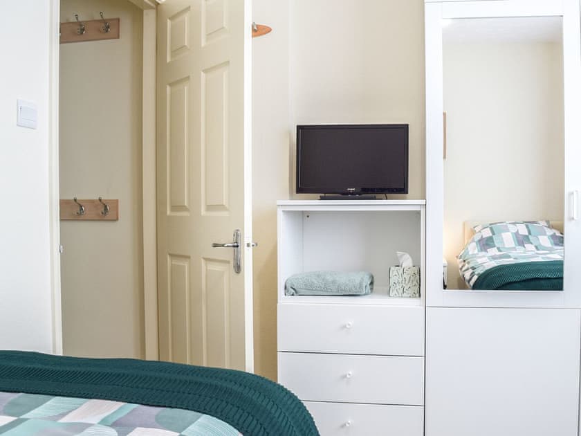 Twin bedroom | Mona’s Bungalow, Wellesbourne, near Stratford-Upon-Avon