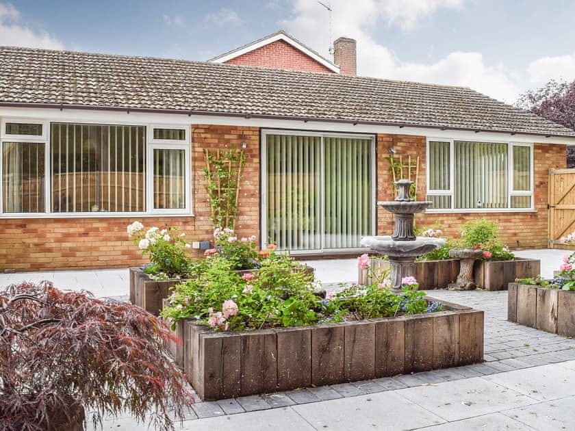 Exterior | Mona’s Bungalow, Wellesbourne, near Stratford-Upon-Avon