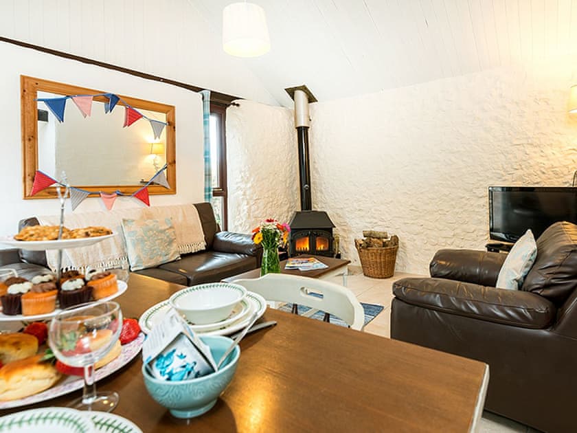 Living room/dining room | Honeypot Cottage - Berehayes Holiday Cottages, Whitchurch Canonicorum