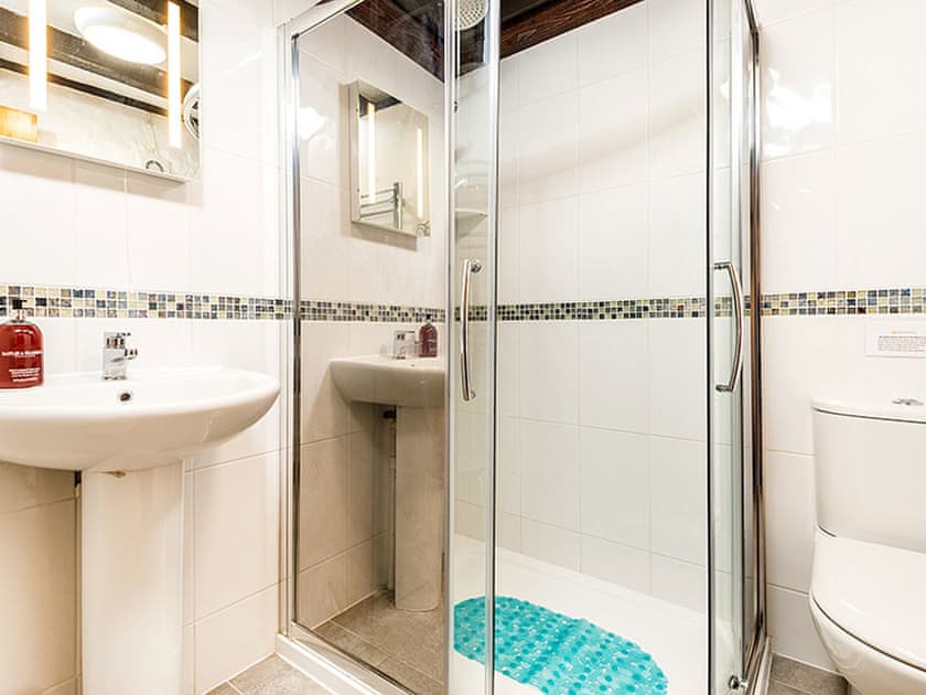 Shower room | Honeypot Cottage - Berehayes Holiday Cottages, Whitchurch Canonicorum