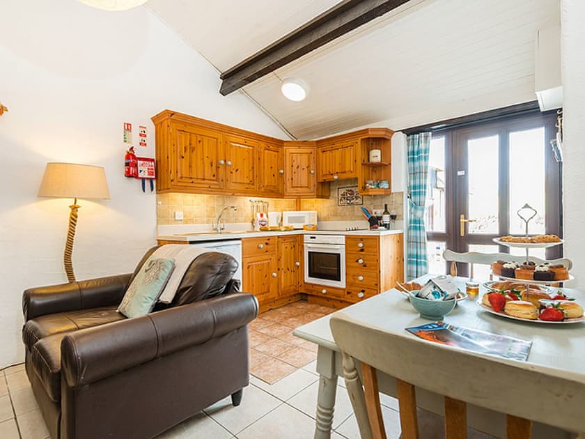 Open plan living space | Smugglers Cottage - Berehayes Holiday Cottages, Whitchurch Canonicorum