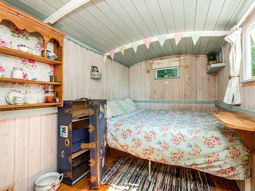Interior | Baabara Shepherds Hut - Berehayes Holiday Cottages, Whitchurch Canonicorum