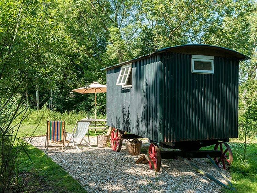 Exterior | Baabara Shepherds Hut - Berehayes Holiday Cottages, Whitchurch Canonicorum
