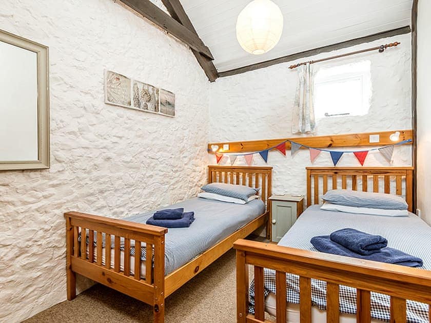 Twin bedroom | Cider Barn - Berehayes Holiday Cottages, Whitchurch Canonicorum