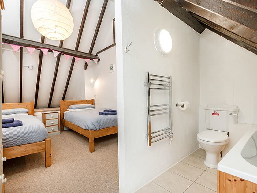 Twin bedroom | The Hayloft - Berehayes Holiday Cottages, Whitchurch Canonicorum