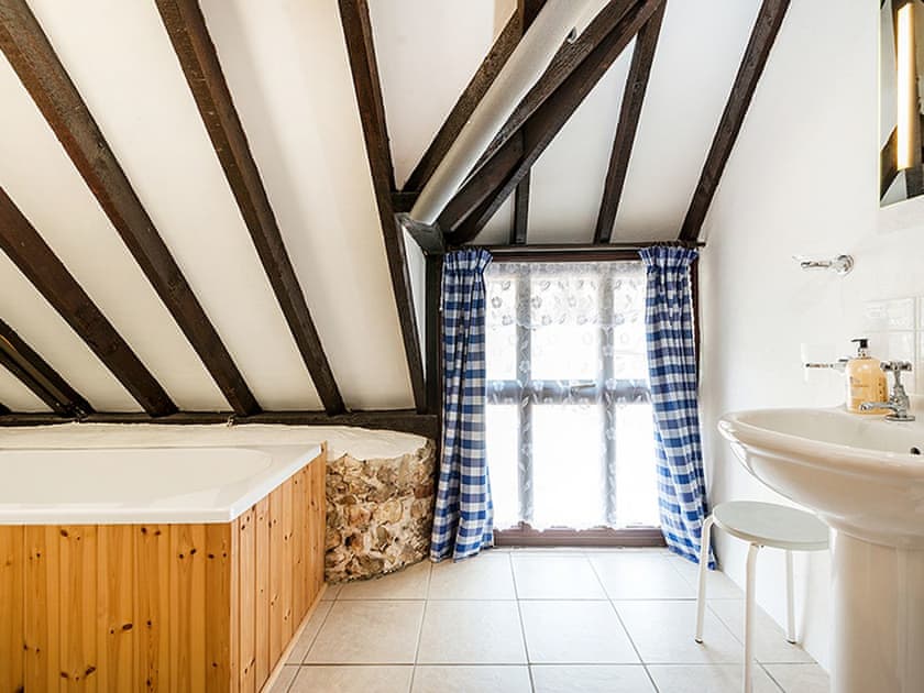 Bathroom | The Hayloft - Berehayes Holiday Cottages, Whitchurch Canonicorum