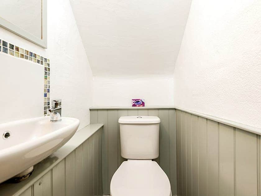 En-suite | Barley Store - Berehayes Holiday Cottages, Whitchurch Canonicorum