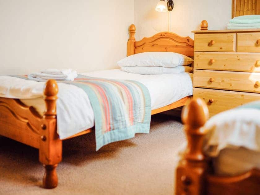 Twin bedroom | Seascape Cottage - Celtic Haven Resort, Lydstep, near Tenby