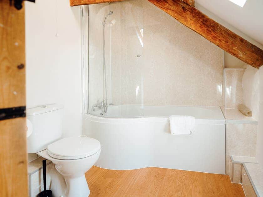 Bathroom | Atrato’s Stable - Celtic Haven Resort, Lydstep, near Tenby