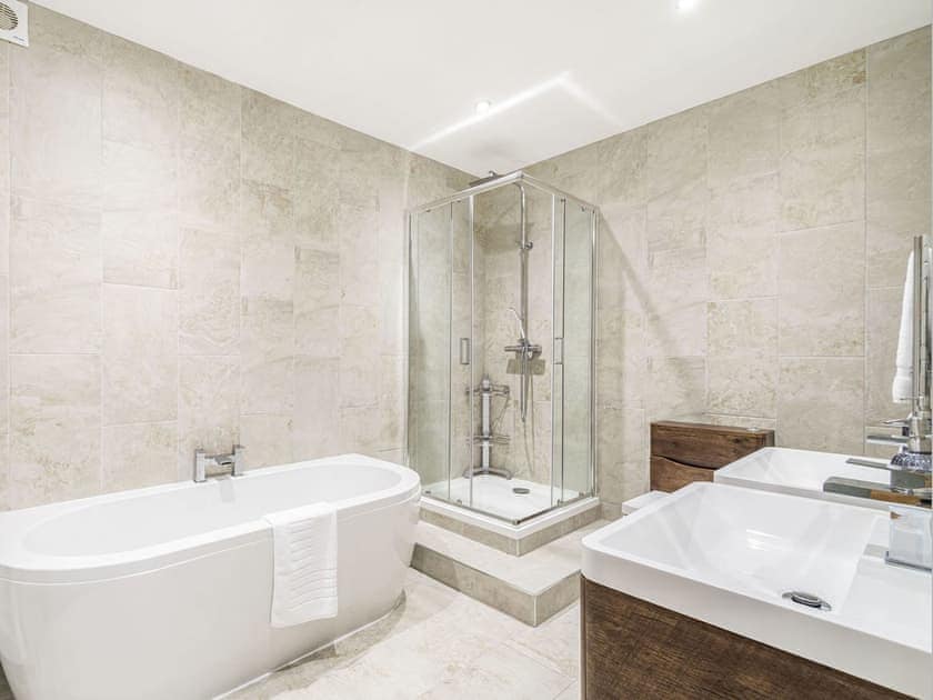 En-suite | High Trees View, Knaresborough, near Harrogate