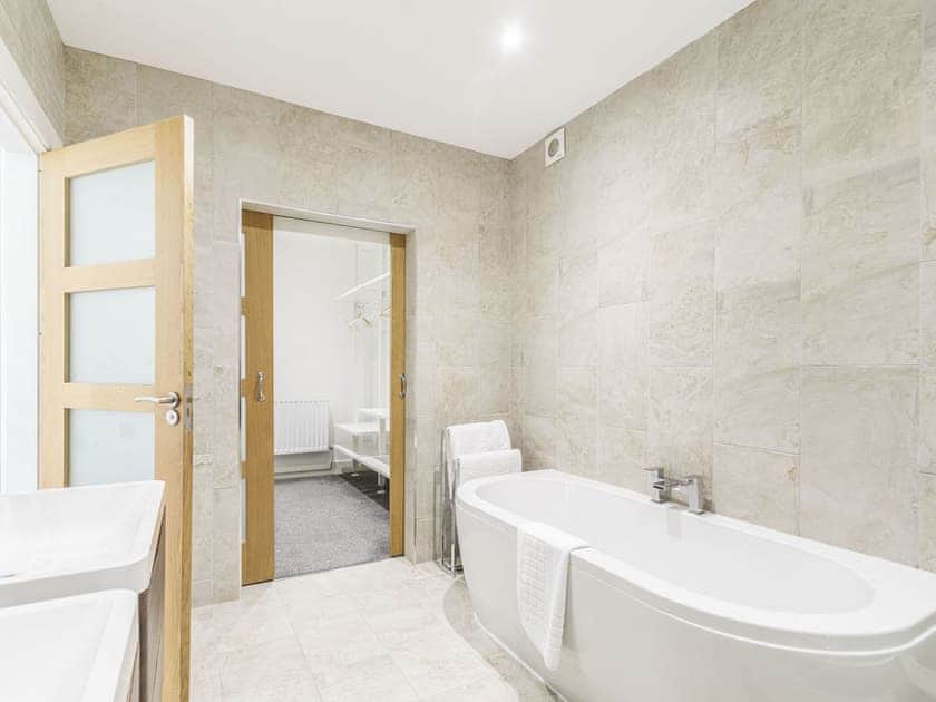 En-suite | High Trees View, Knaresborough, near Harrogate
