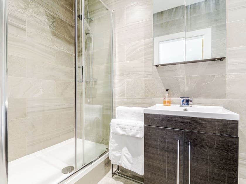En-suite | High Trees View, Knaresborough, near Harrogate