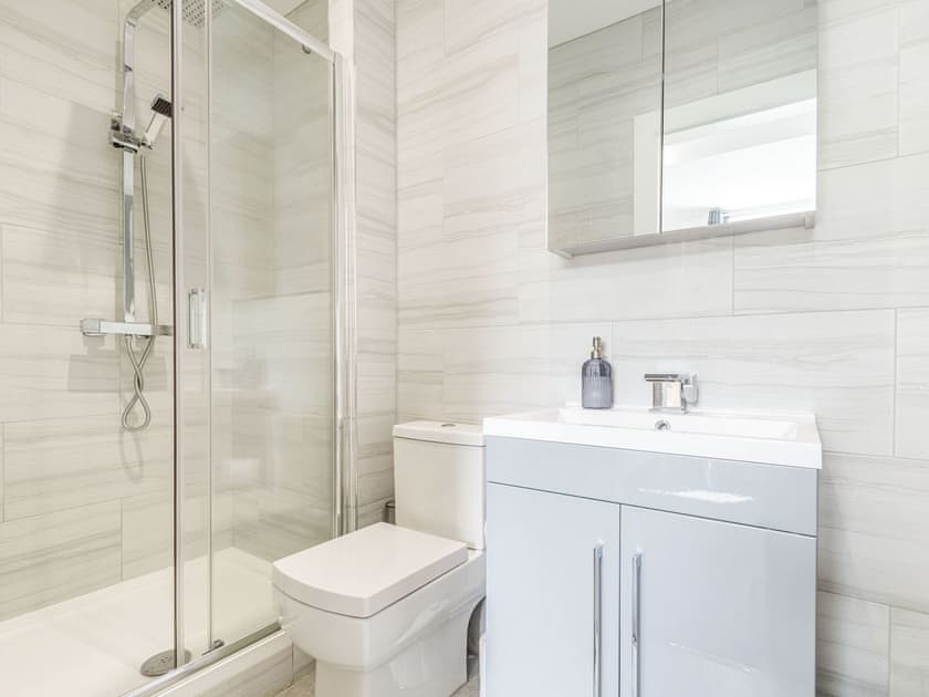En-suite | High Trees View, Knaresborough, near Harrogate