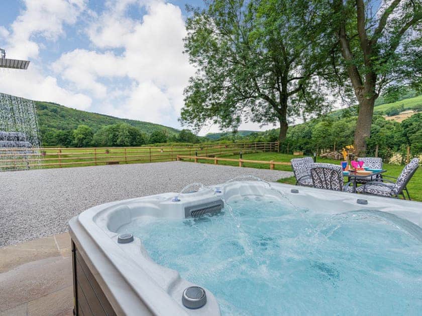 Hot tub | Riverside Dairy - Carr View Farm, Thornhill, Hope Valley